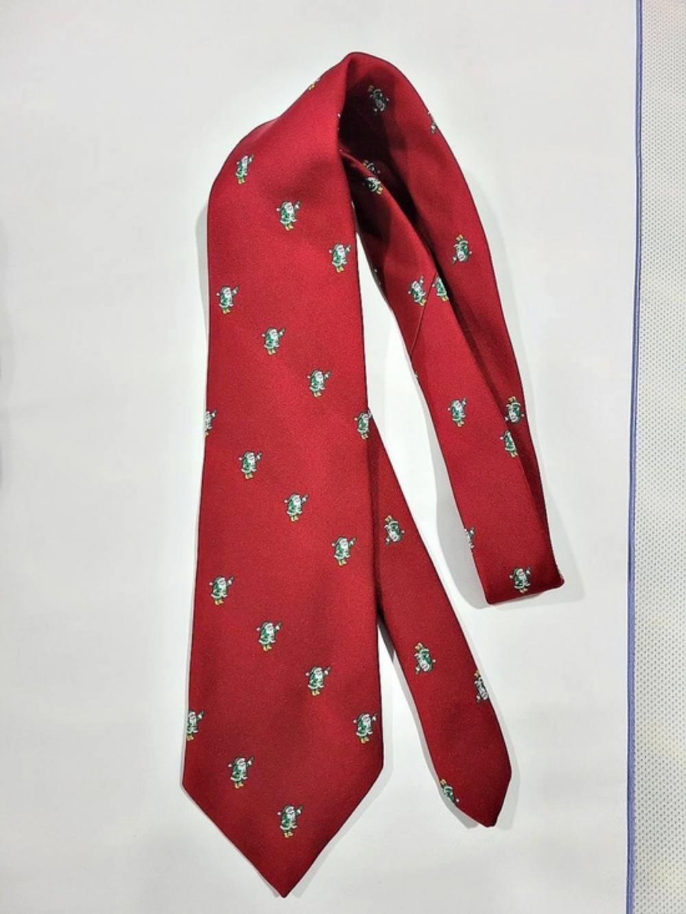 VTG John Weitz Red Christmas Tie Green Dancing Santa Novelty Made In USA OS